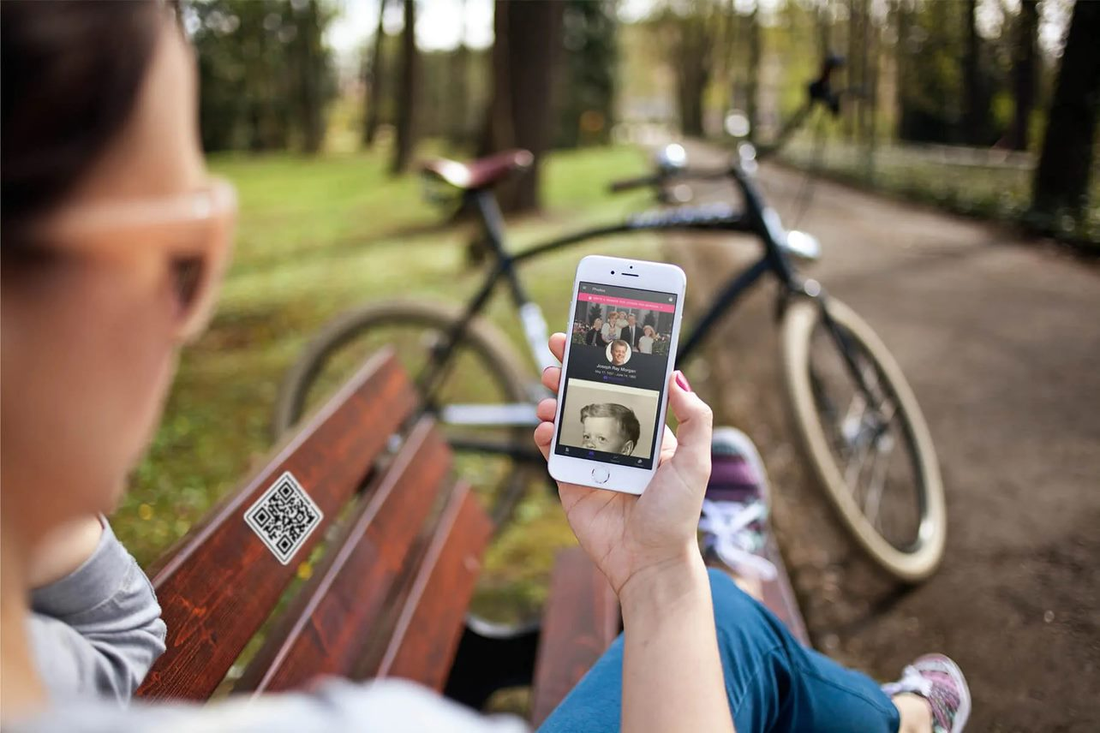 Navigating the Stages of Grief Through Online Memorial Pages