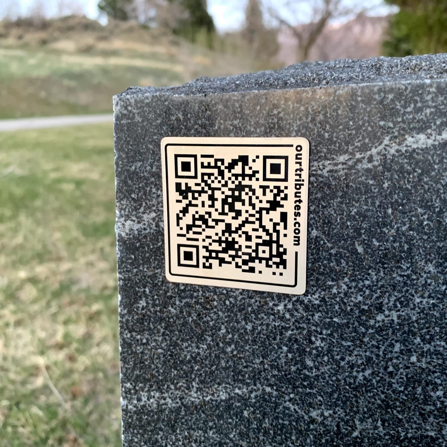 Pet Memorial Outdoor QR Plaque and Webpage